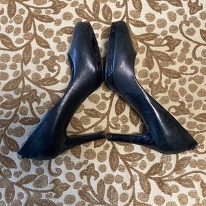 Tahari black leather heels